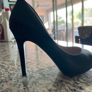 Ladies Shiny black 4-inch heels